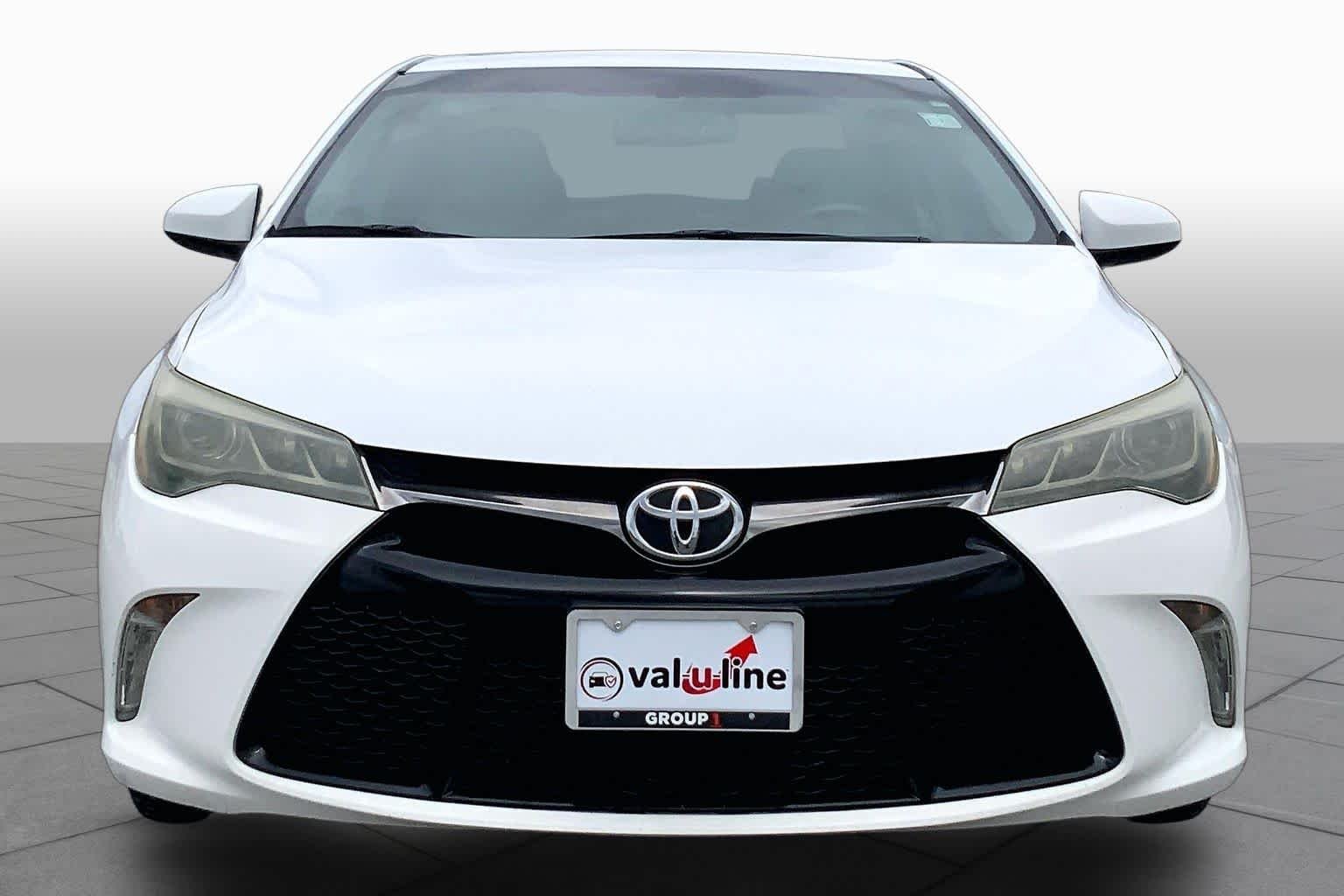 Used 2015 Super White Toyota XSE image 4