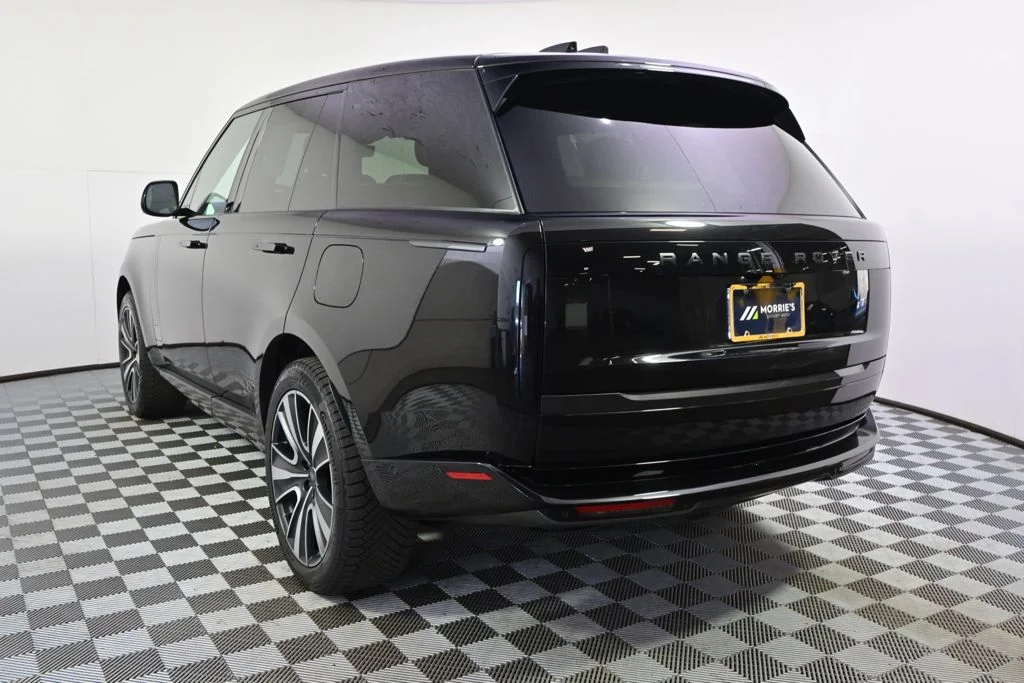Used 2025 Santorini Black Metallic Land Rover SE image 4