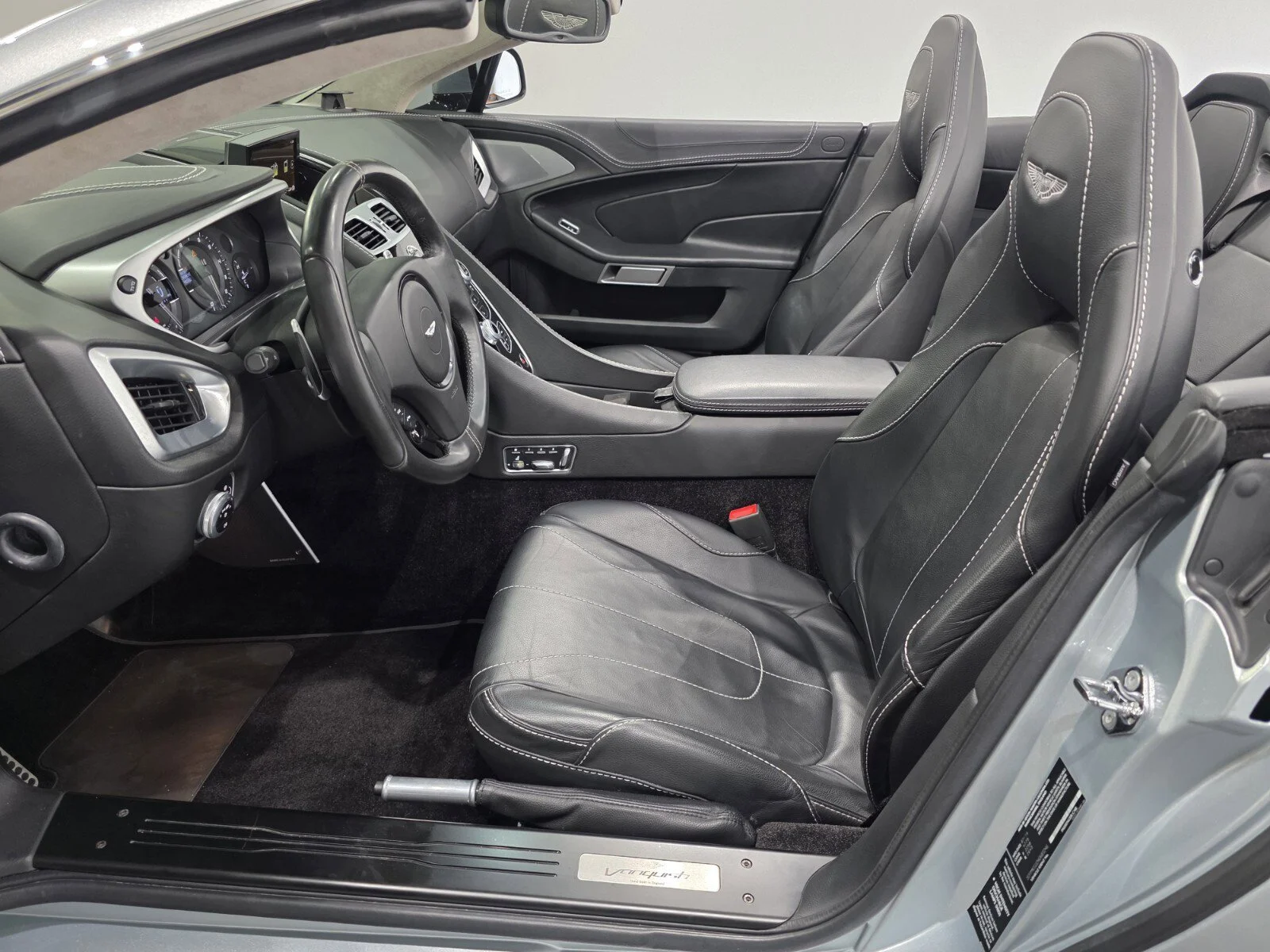 Used 2017 Q Titanium Silver Aston Martin Volante image 27