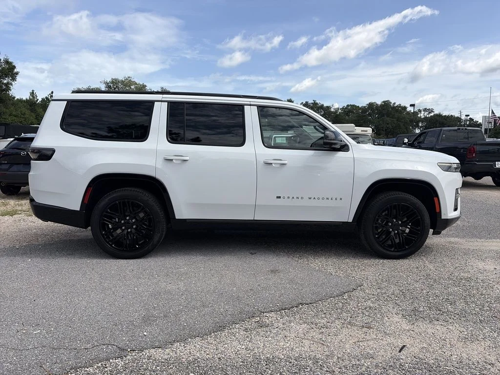New 2026 Bright White Clear-Coat Exterior Paint Jeep Limited Reserve image 7
