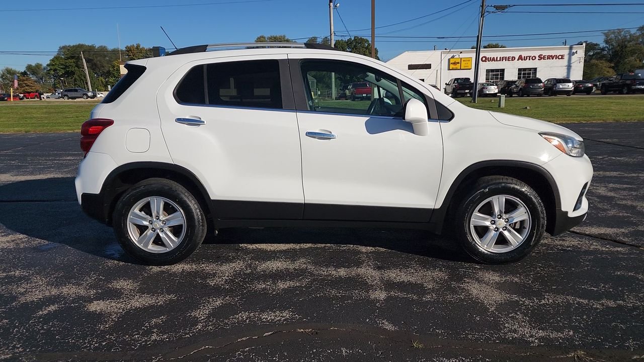 Used 2018 SUMMIT WHITE Chevrolet LT image 9