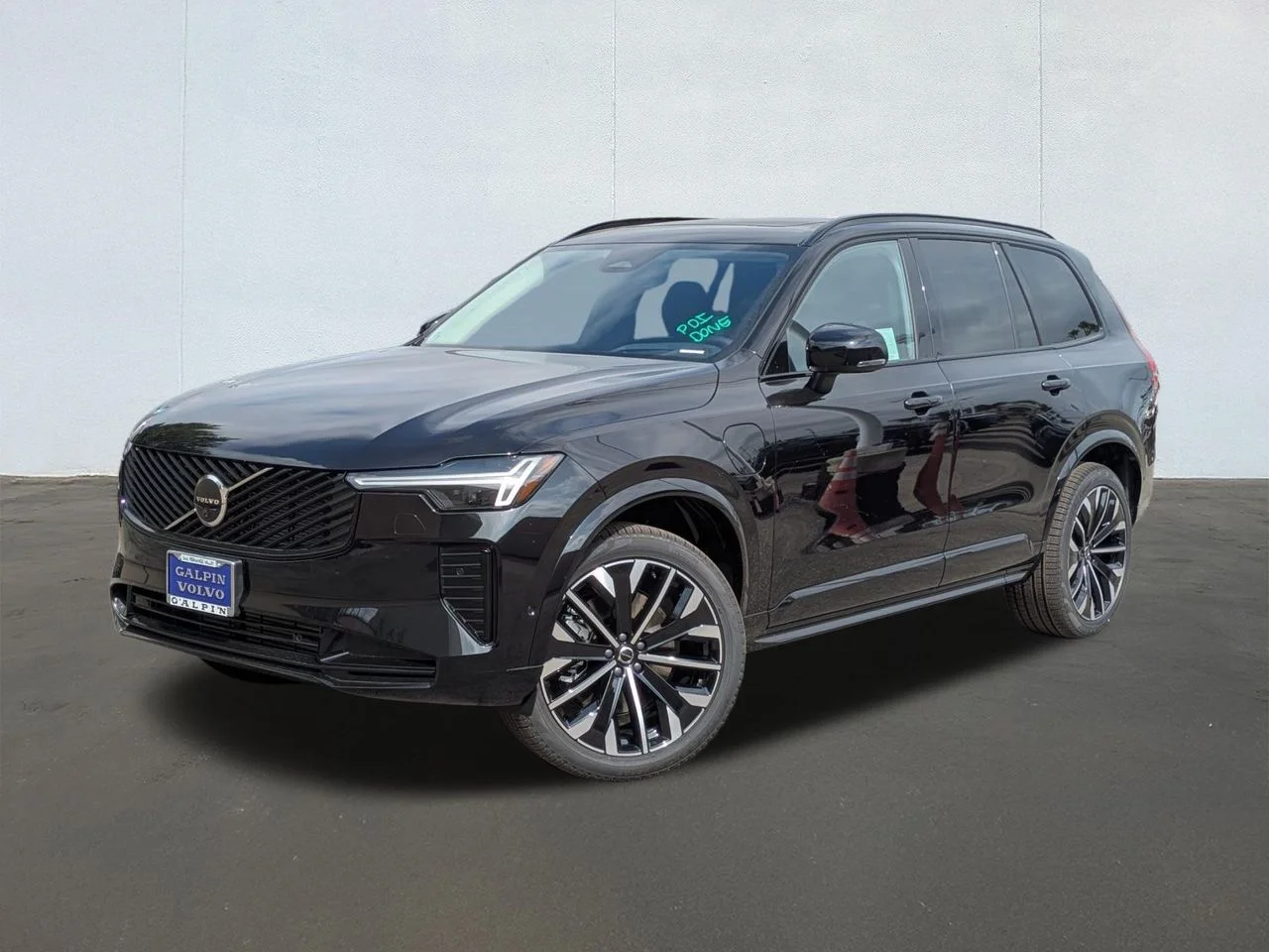 2026 Volvo XC90 T8 Recharge Ultra Dark 6-Seater 4WD's photo