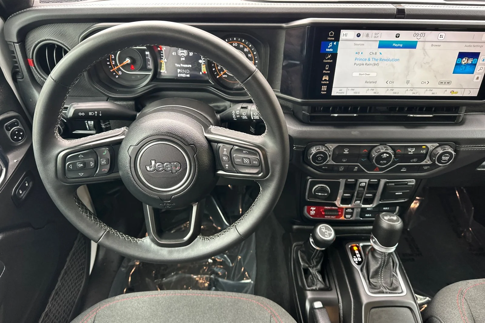 Used 2025 White Jeep Rubicon image 13