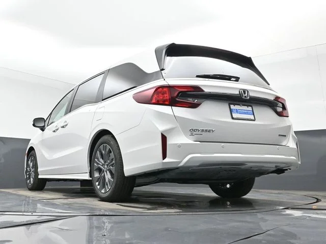 Used 2025 Platinum White Pearl Honda Touring image 54