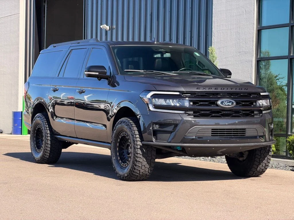 Used 2023 Gray Ford Limited image 4