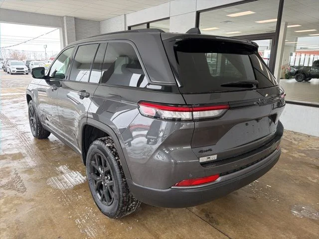 New 2026 Baltic Gray Metallic Clear-Coat Exterior Paint Jeep Altitude image 3