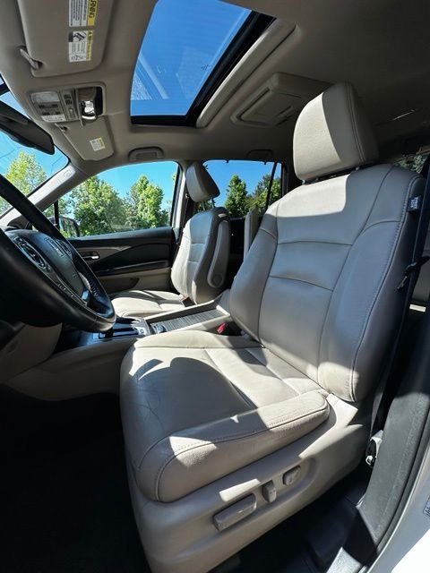 Used 2016 White Diamond Pearl Honda EX-L image 14