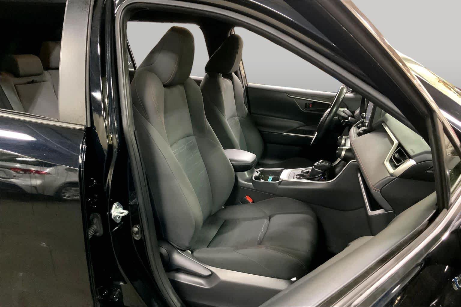 Used 2021 Midnight Black Metallic Toyota SE image 9