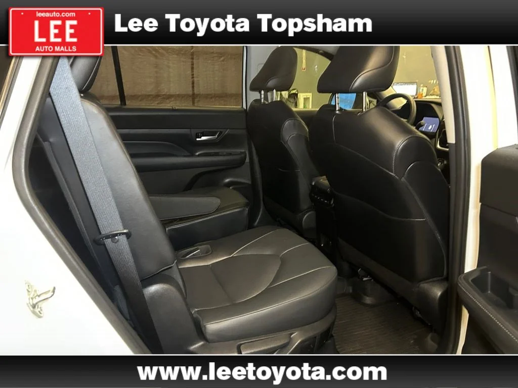 Used 2024 Pearl Toyota XLE image 18