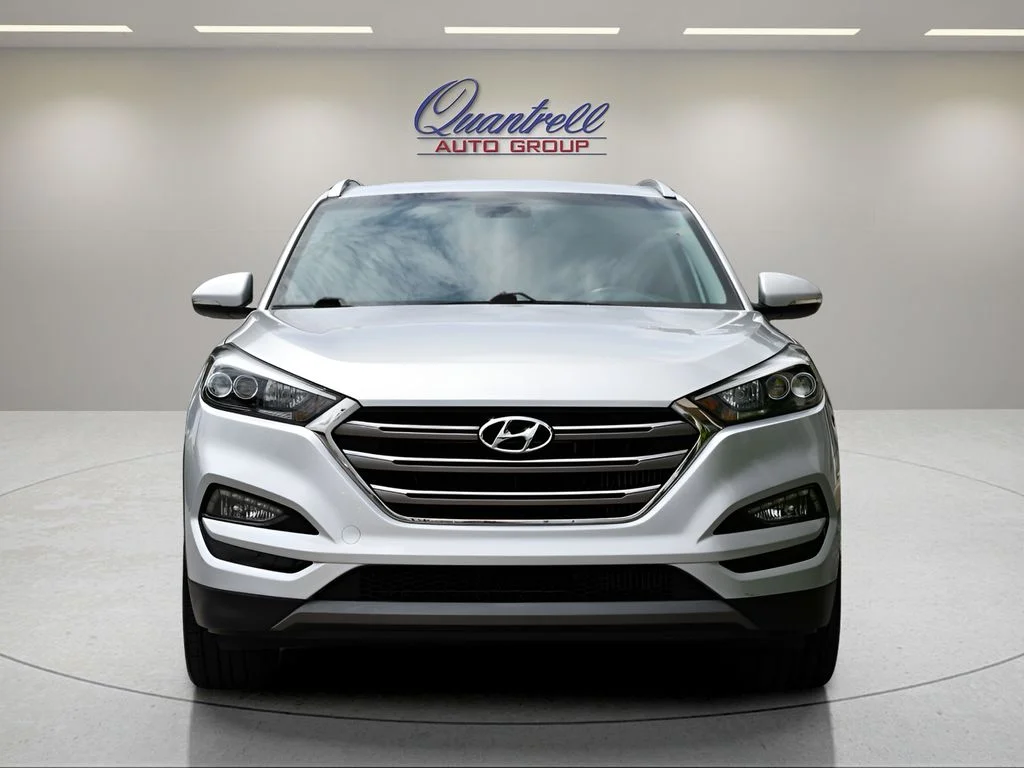Used 2016 Chromium Silver Hyundai Limited image 9
