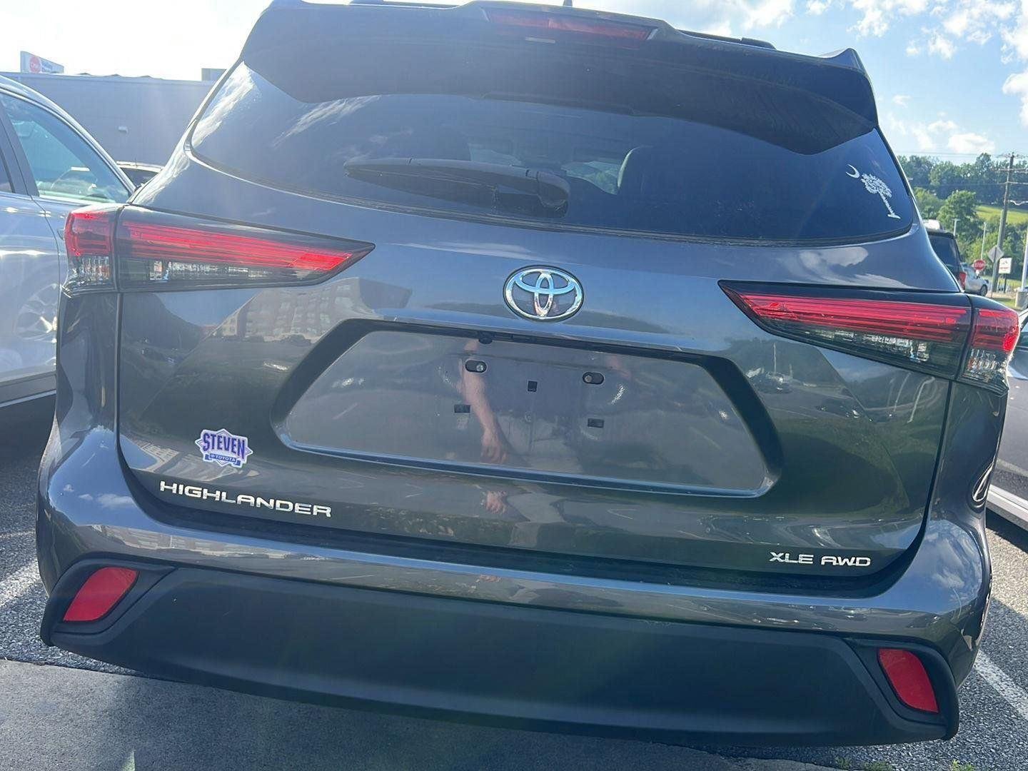 Used 2022 Magnetic Gray Metallic Toyota XLE image 3