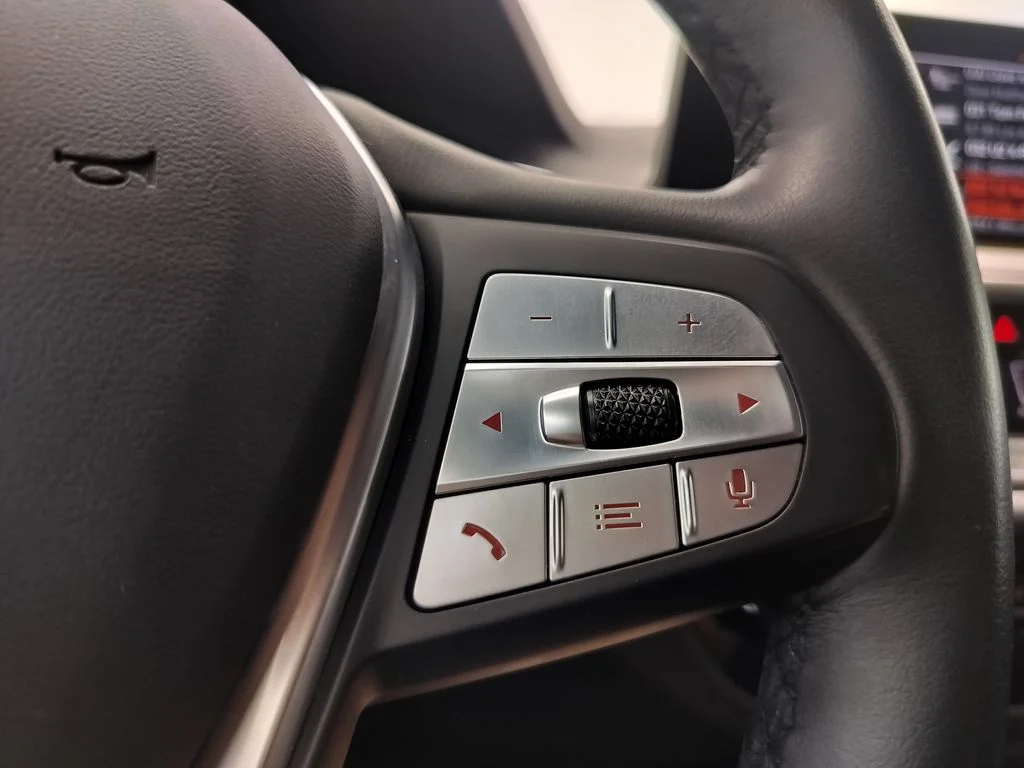 Used 2024 Skyscraper Grey Metallic BMW sDrive30i image 13