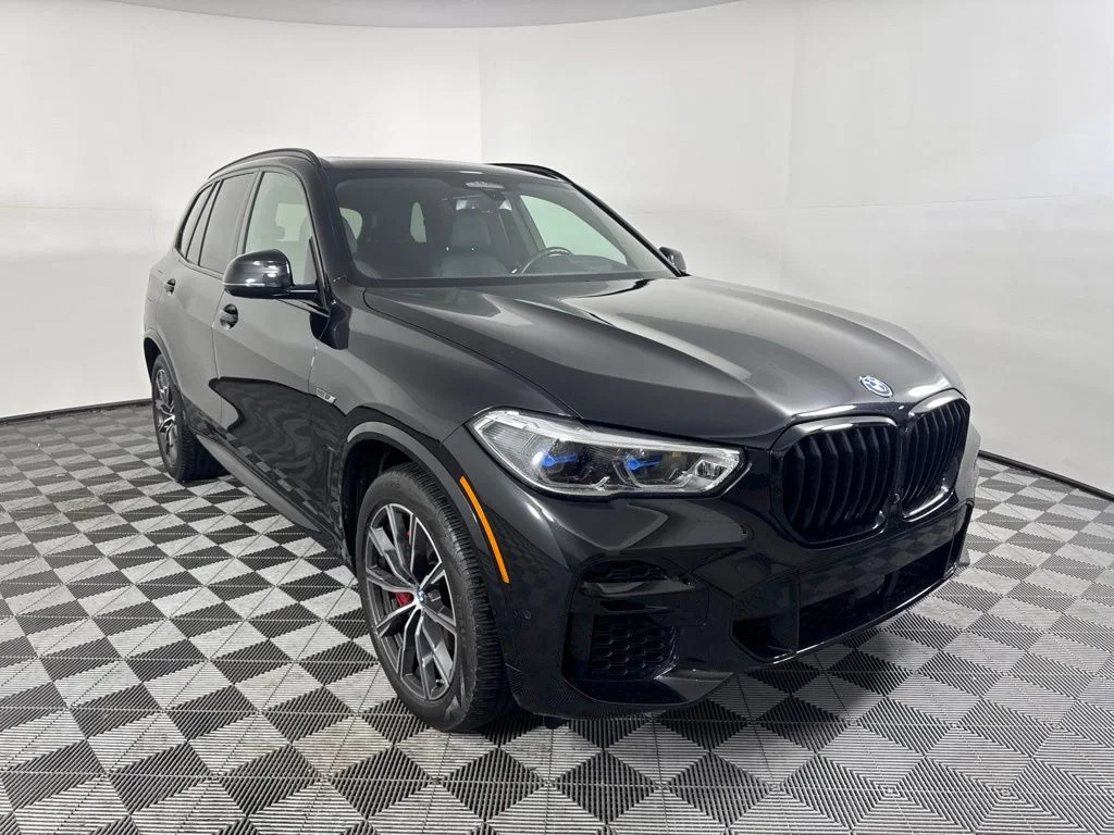 Used 2022 Black BMW xDrive45e image 3