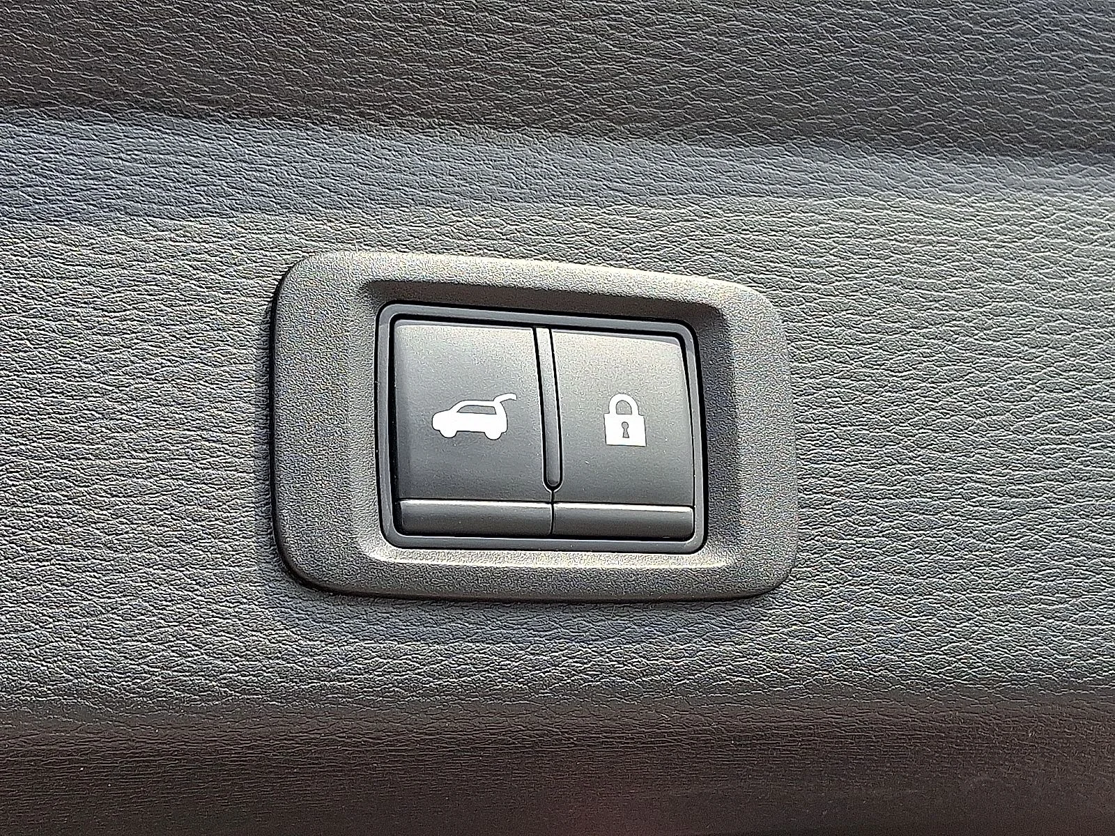 Used 2022  Mitsubishi SE image 27