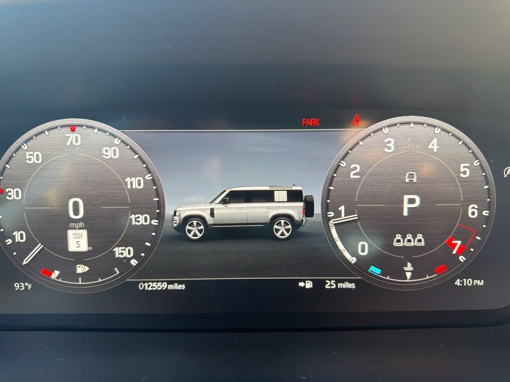 Used 2023 White Land Rover V8 image 12