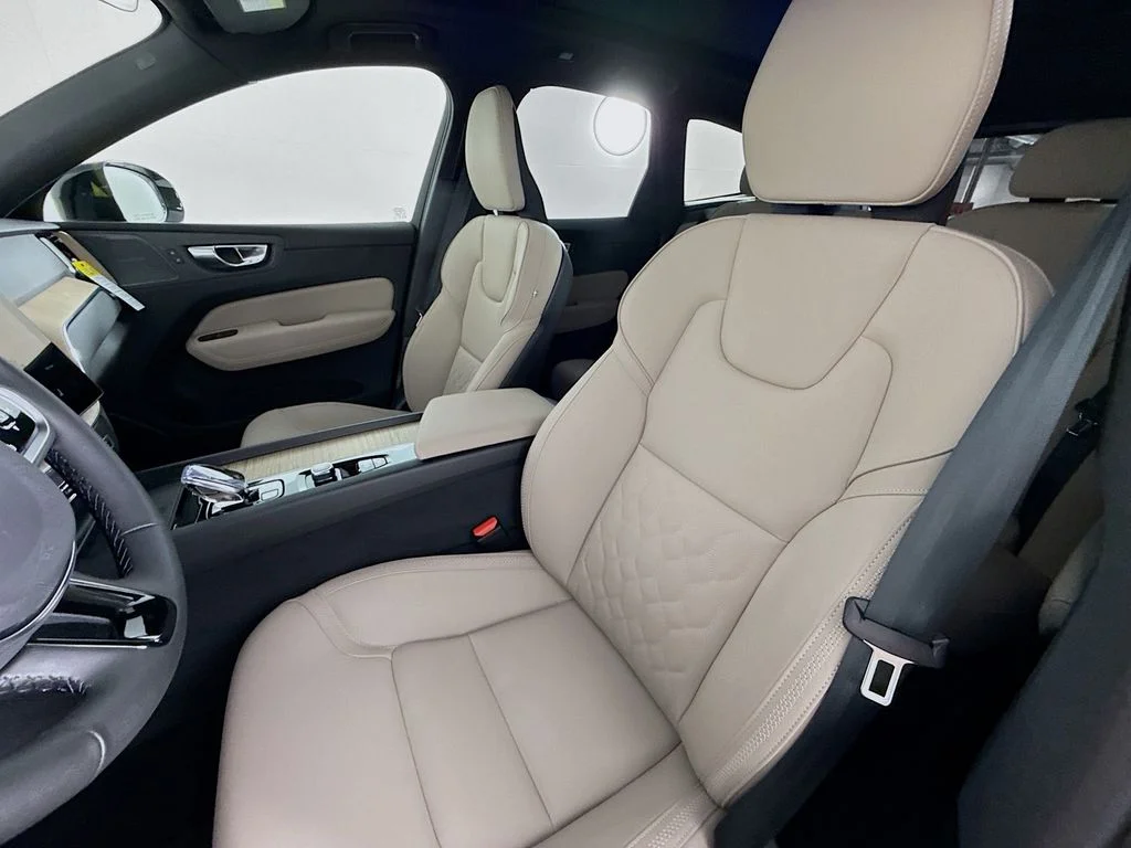 New 2026 Crystal White Volvo T8 Plus image 5