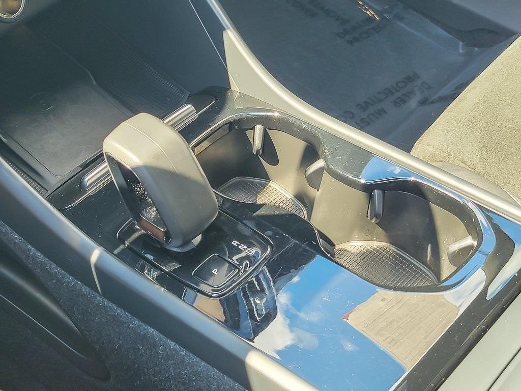 2023 VOLVO XC40 - Image 15