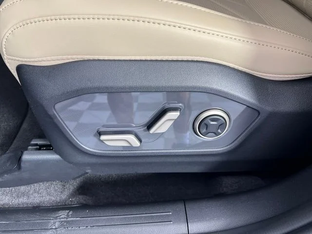New 2027 White Kia EX image 19