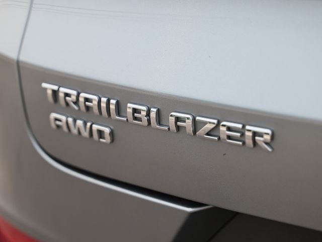 Used 2025 Sterling Gray Metallic Chevrolet LT image 10