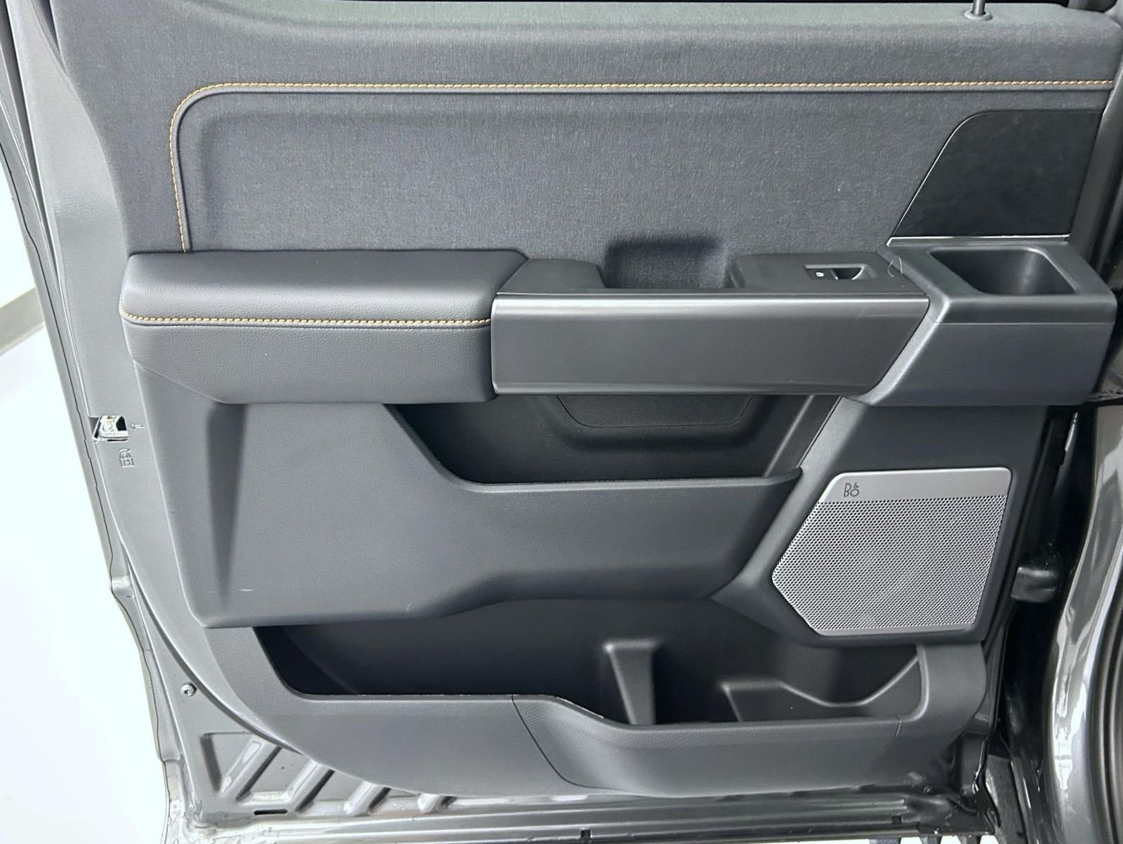 New 2026 Carbonized Gray Metallic Ford Tremor image 20