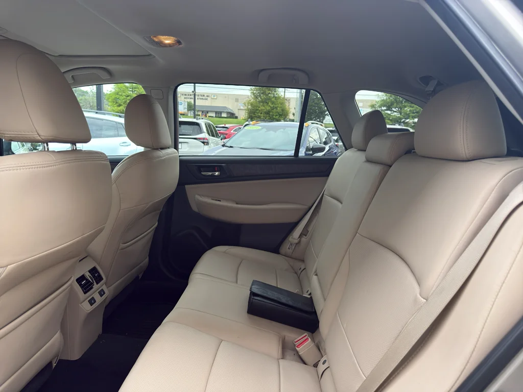 Used 2015 TUNGSTEN METALLIC Subaru 2.5i Limited image 10