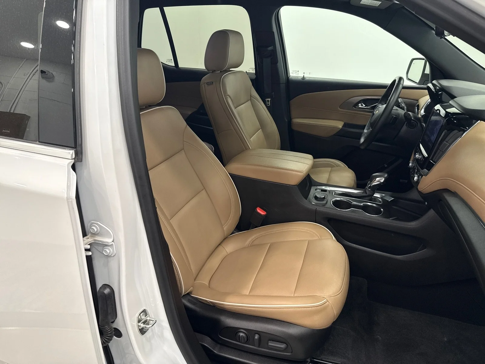 Used 2023 Iridescent Pearl Tricoat Chevrolet Premier FWD image 50