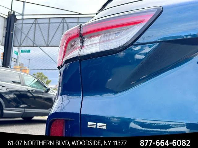 Used 2020 Green Ford SE image 9