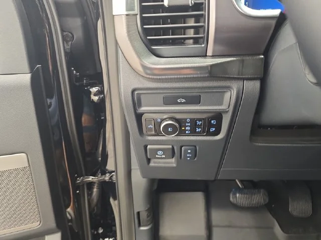 New 2026 Agate Black Metallic Ford Platinum® image 40