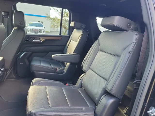 2025 GMC Yukon XL Denali - Photo 18