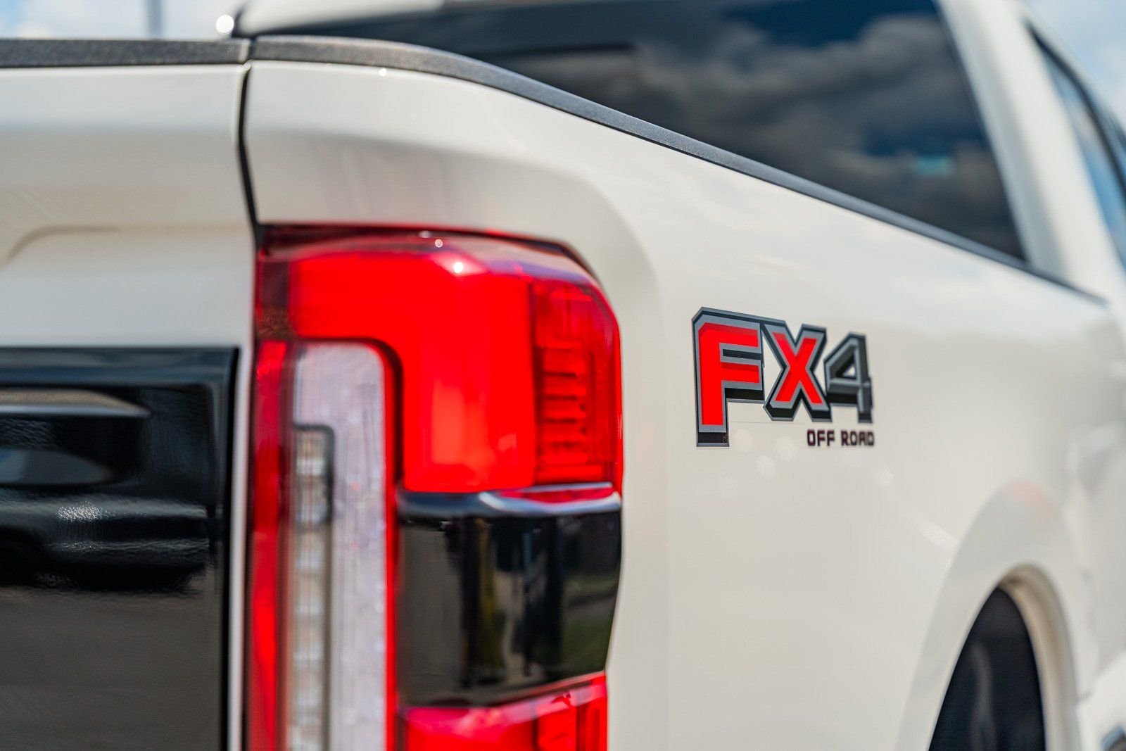 2025 Ford F-350 Super Duty Platinum - Photo 8