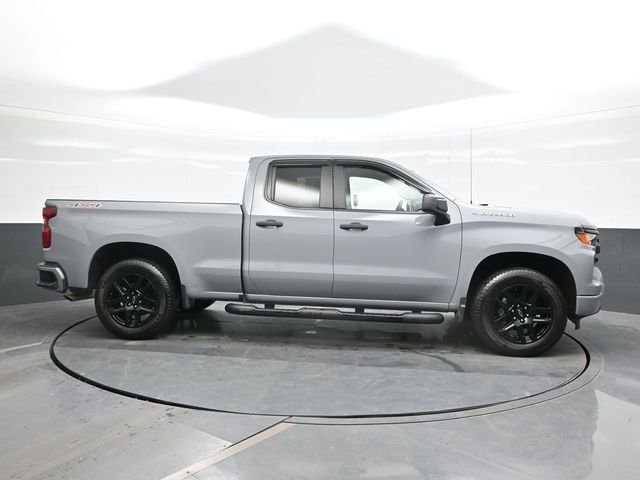Used 2025 Gray Chevrolet Custom image 8