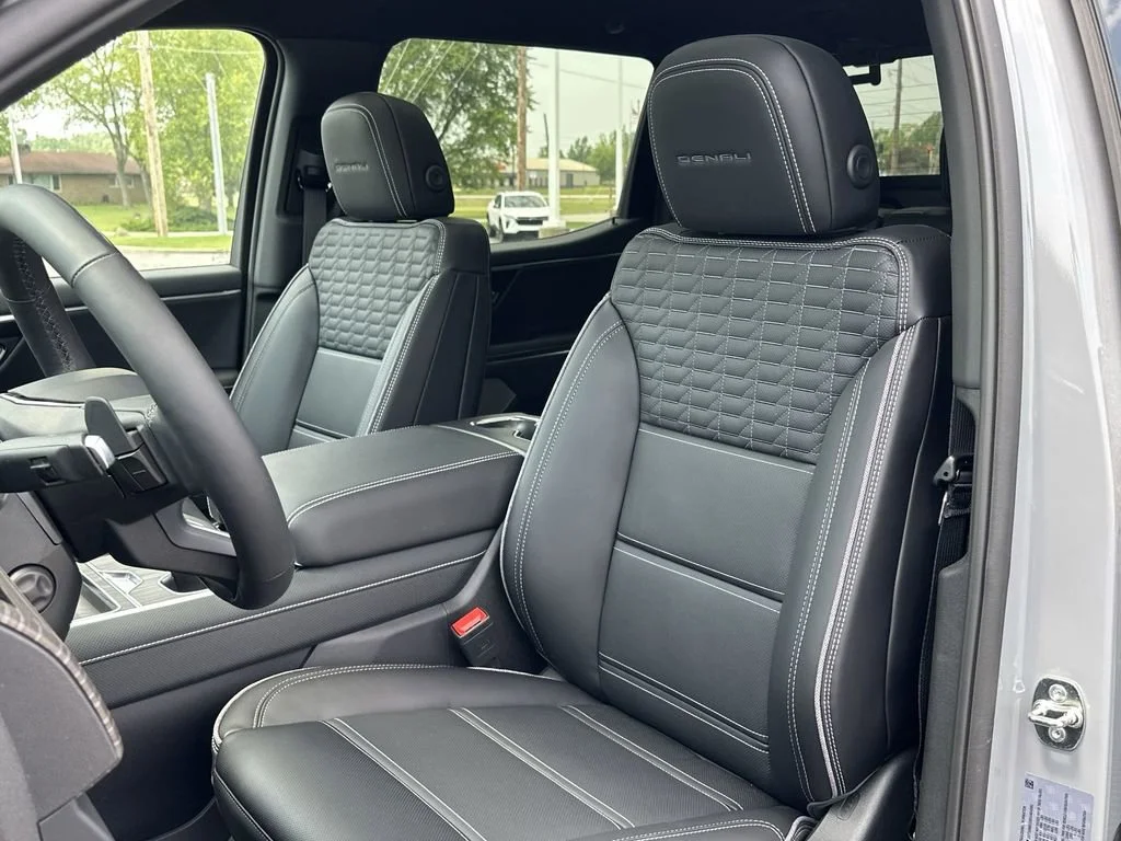 2025 GMC Sierra EV Denali - Photo 11