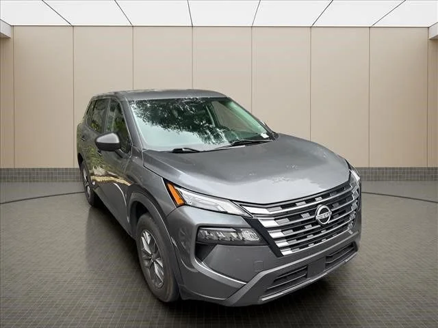 Used 2024 Gray Nissan S image 8