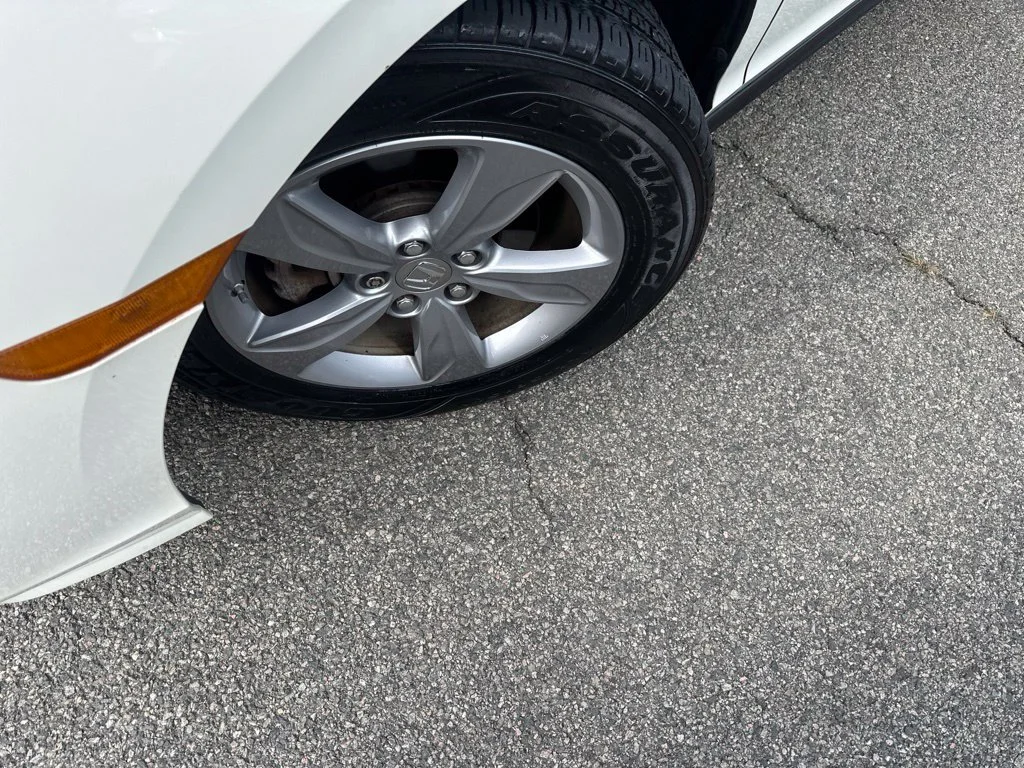 Used 2018  Honda EX-L image 2