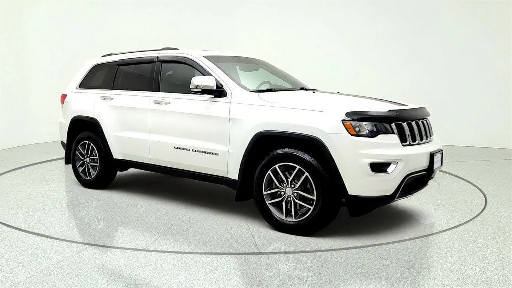 Used 2018 Bright White Clearcoat Jeep Limited 4x4 w/ Power Sunroof & Uconnect 4C Nav image 3