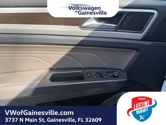 Used 2023 Pure White Volkswagen 3.6L V6 SE w/Technology image 16