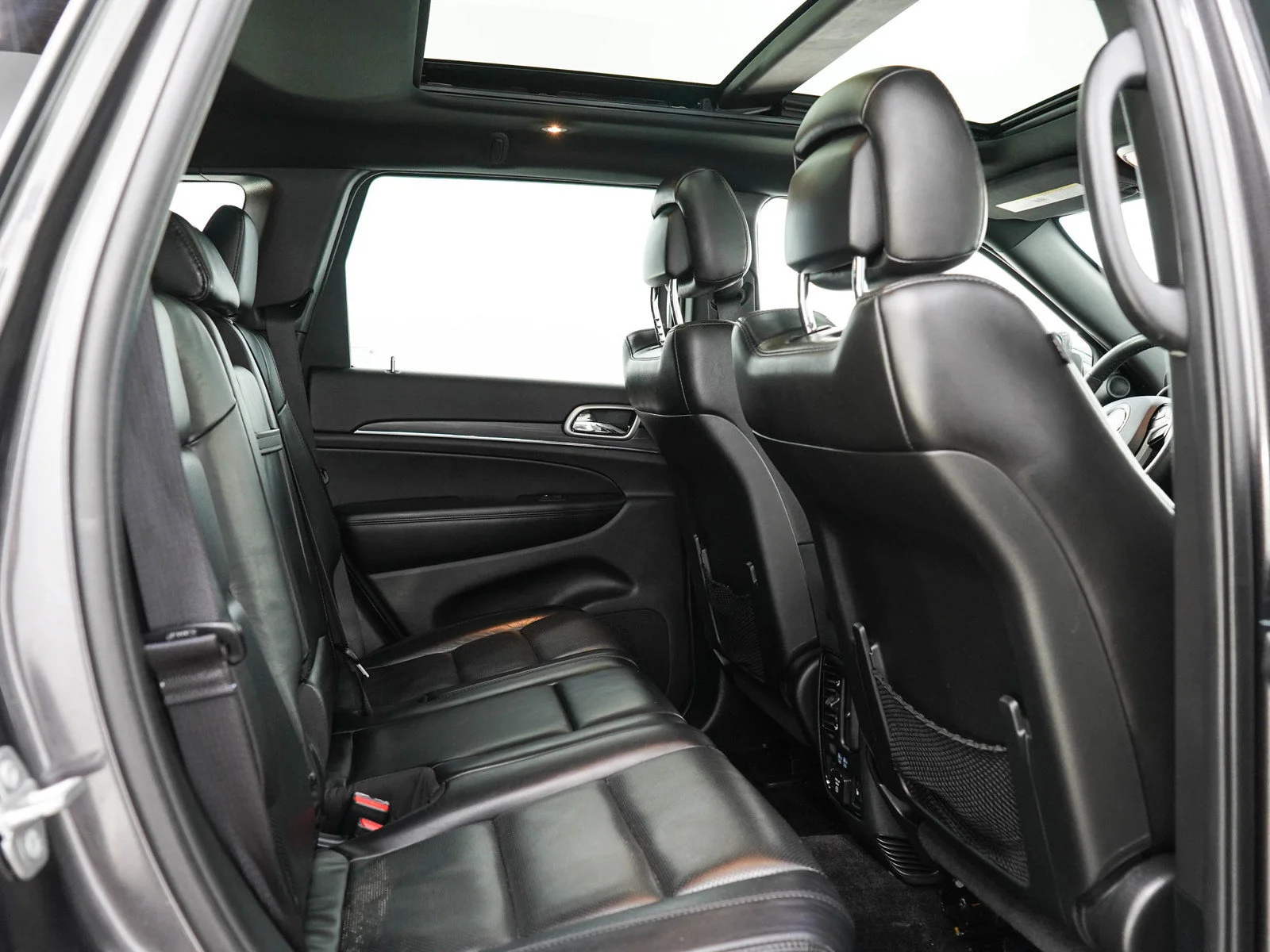Used 2019 Granite Crystal Metallic Clearcoat Jeep Limited image 14