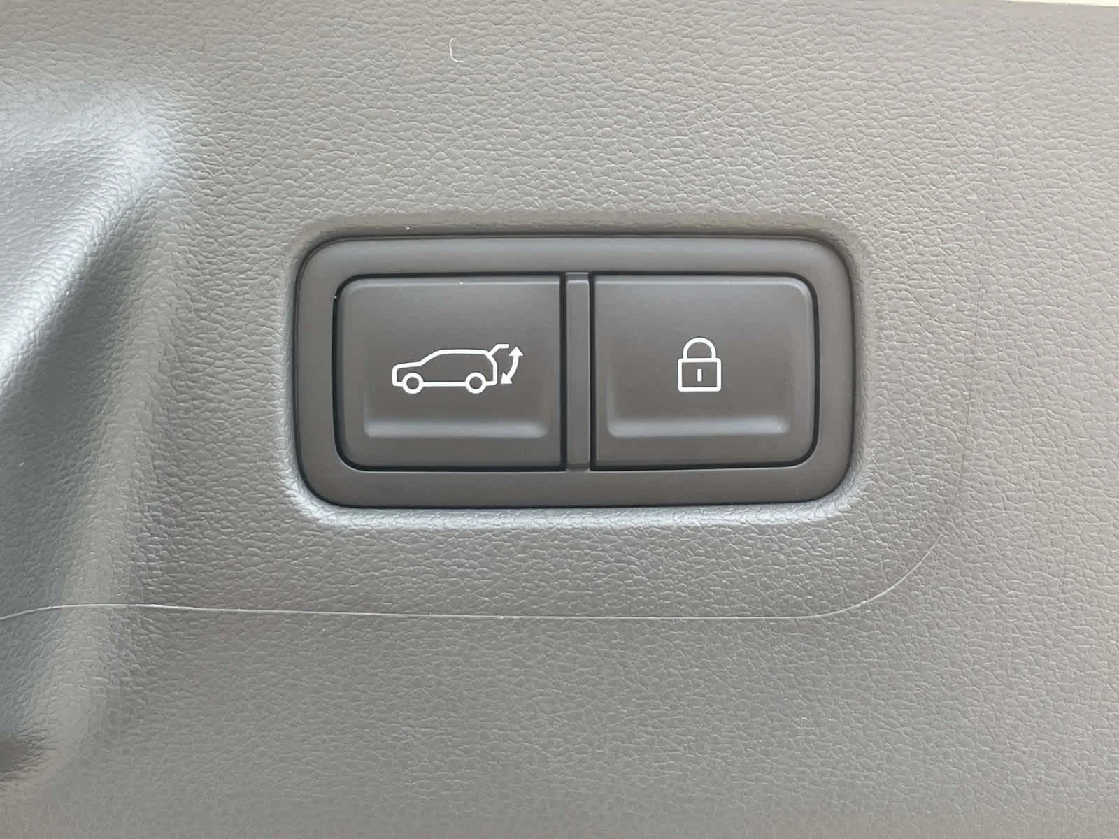 New 2026 Serenity White Hyundai Limited 6P image 17