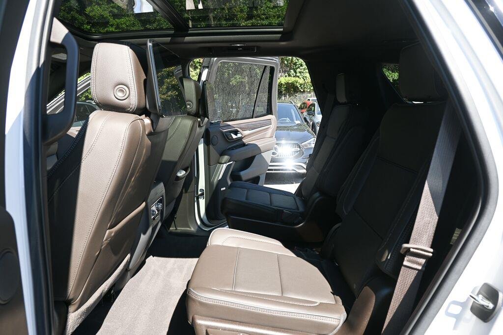 Used 2021 White Frost Tricoat GMC Denali image 14