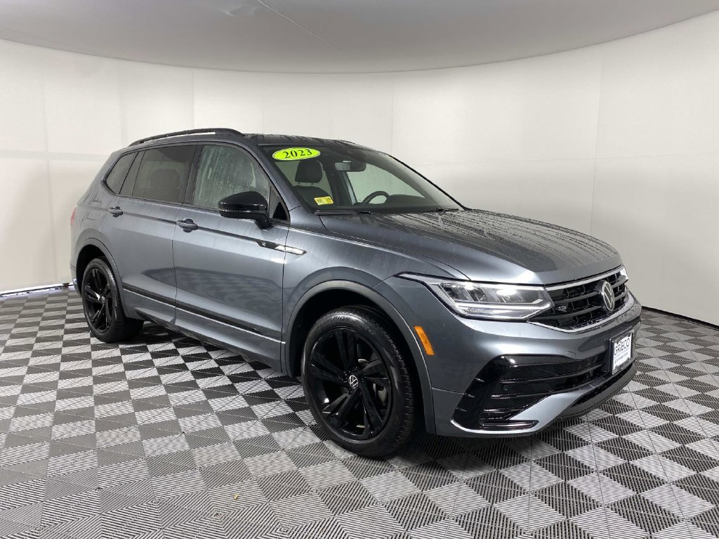 2023 Volkswagen Tiguan SE R-LINE BLACK