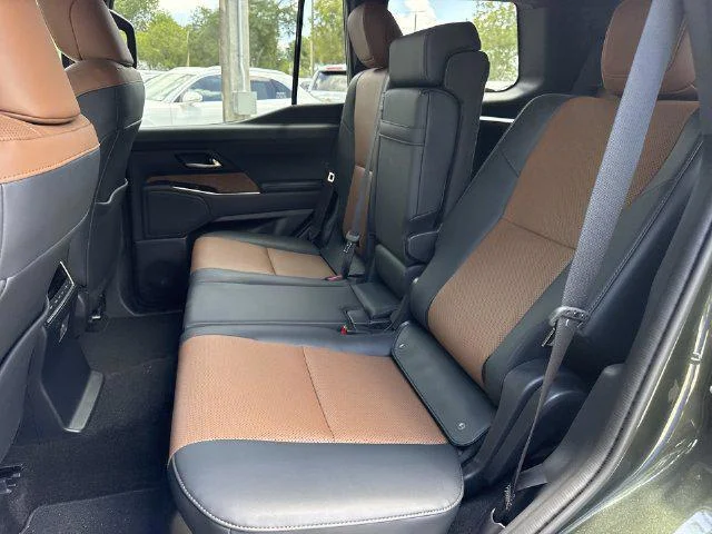 Certified Used 2025 NORI GREEN PEARL Lexus Premium+ image 23