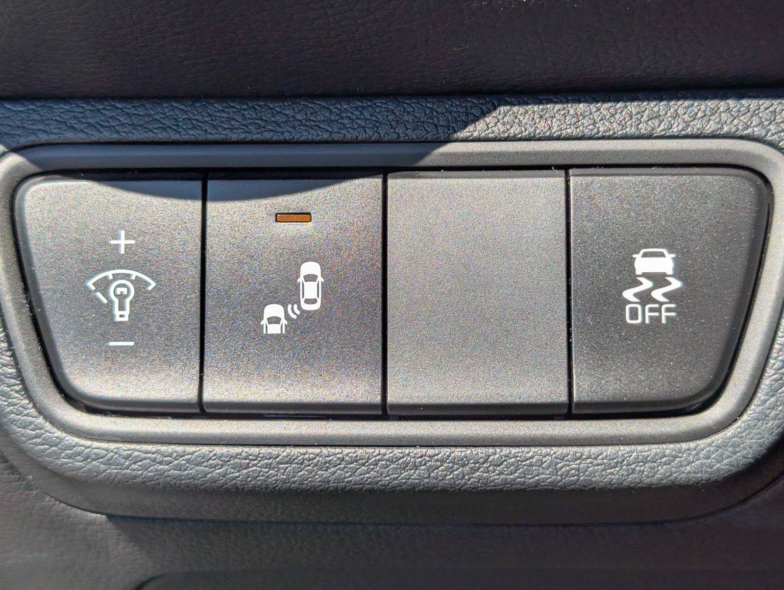 2024 Kia Forte LXS - Photo 18