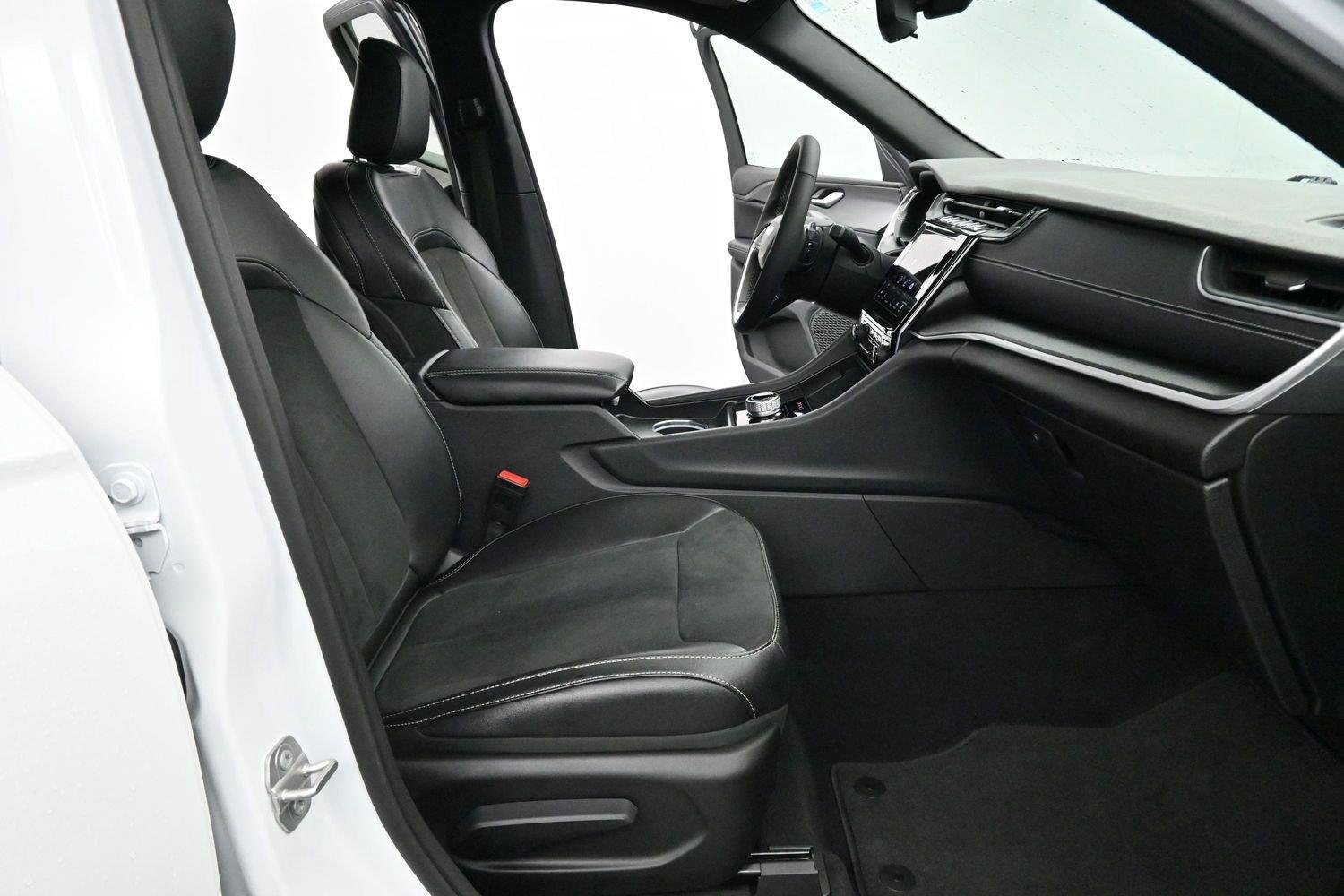 Used 2024 Bright White Clearcoat Jeep Altitude X image 33