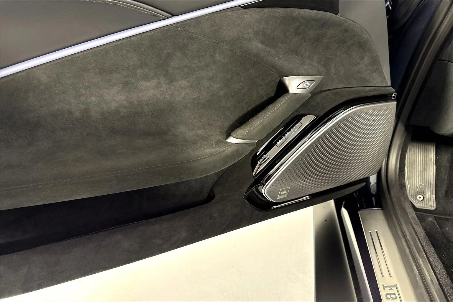 Used 2024 Blu Roma Ferrari Spider image 33