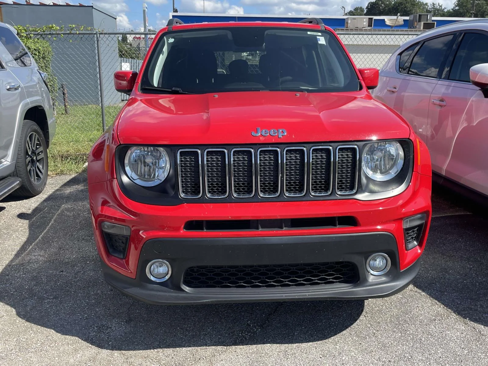 Used 2019 Red Jeep Latitude FWD image 2