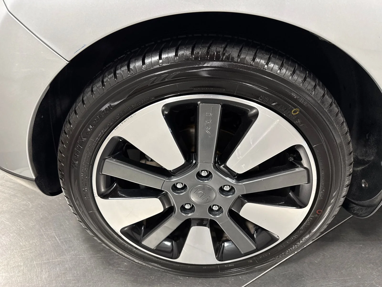 Used 2014 Bright Silver Kia Exclaim image 2