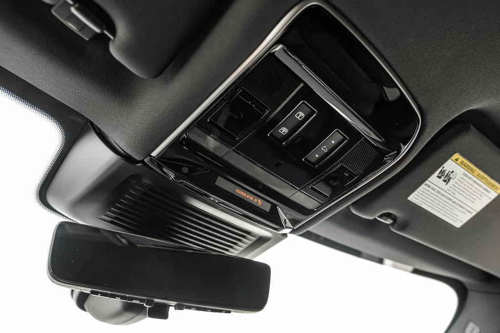 New 2026 Fuji White Land Rover Dynamic SE image 24
