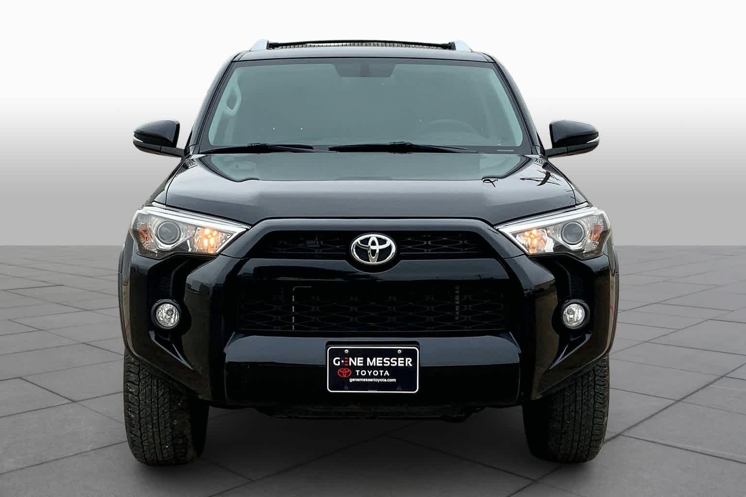 Used 2018 Midnight Black Metallic Toyota SR5 Premium image 3