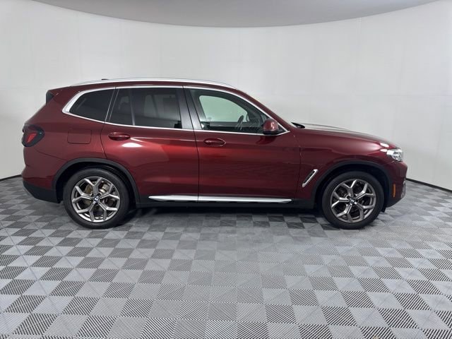 Used 2022  BMW xDrive30i image 2
