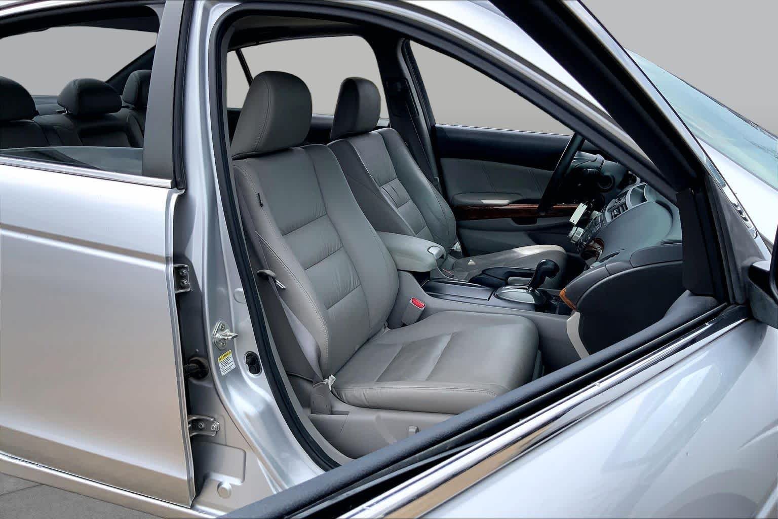 Used 2012 Alabaster Silver Metallic Honda EX-L image 8